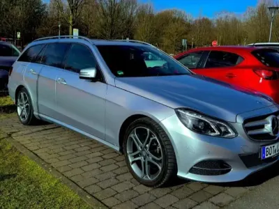 Używany Mercedes E300 231 KM (169 kW) 2013 Niebieski Kombi