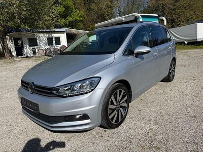 Second-hand VW Touran Highline 150 CP (110 kW) 2022 Argintiu Monovolum
