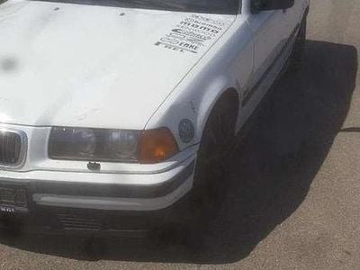 Gebraucht BMW 320 150 PS (110 kW) 1996 Weiß Kombi