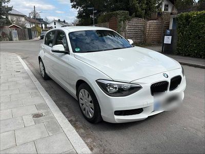 Gebraucht BMW 114 102 PS (75 kW) 2014 Weiß Kleinwagen