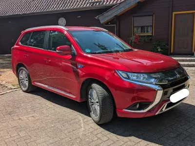 Gebraucht Mitsubishi Outlander P-HEV Basis 224 PS (164 kW) 2019 Rot SUV