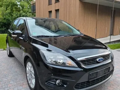 Gebraucht Ford Focus 101 PS (74 kW) 2010 Schwarz Limousine