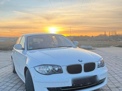 Gebraucht BMW 116 122 PS (89 kW) 2011 Weiß Kleinwagen