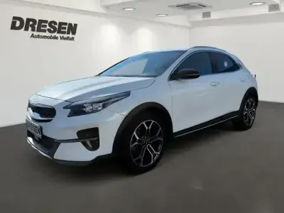 Używany Kia XCeed Black Xdition 204 KM (150 kW) 2022 Biały SUV