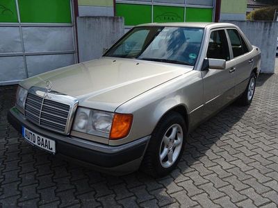 Usata Mercedes E230 132 CV (97 kW) 1991 Grigio Berlina