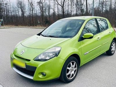 Gebraucht Renault Clio II 85 PS (62 kW) 2009 Grün Kleinwagen
