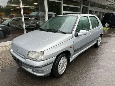 Gebraucht Renault Clio 90 PS (66 kW) 1995 Grausilber metallic, code 640 Kleinwagen