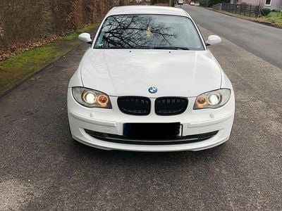 Weiß Gebraucht 2008 BMW 118 Coupé Coupé | 5.200 € (Etwas zu teuer)