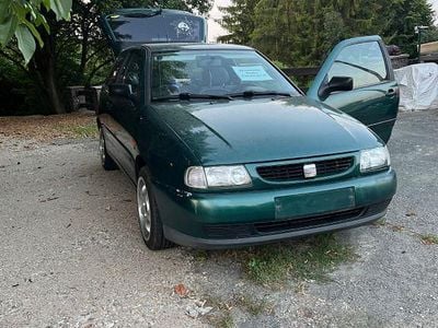 Grün Gebraucht 1999 Seat Ibiza SE Limousine | 999 € (Fairer Preis)