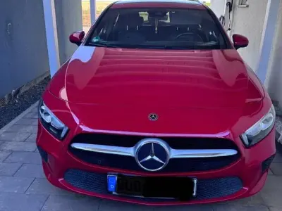 Gebraucht Mercedes A180 116 PS (85 kW) 2018 Rot Limousine