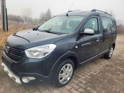 Grau Gebraucht 2019 Dacia Dokker Stepway Van / Kleinbus | 9.470 € (Guter Preis)