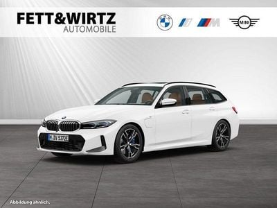 Gebraucht BMW 330e M Sport 292 PS (214 kW) 2025 Alpinweiss Kombi