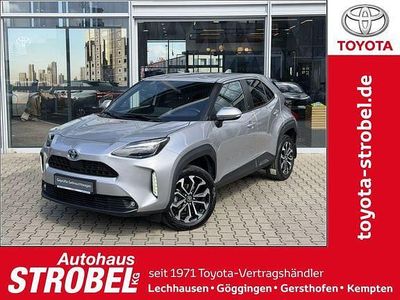 Gebraucht Toyota Yaris Hybrid Connect Style 116 PS (85 kW) 2022 Shimmering silver metallic