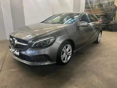 Używany Mercedes A180 Urban 109 KM (80 kW) 2017 Szary Sedan/Limuzyna