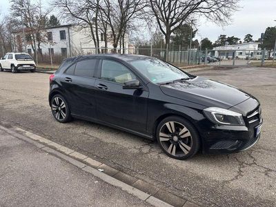 Gebraucht Mercedes A180 122 PS (89 kW) 2013 Schwarz Limousine