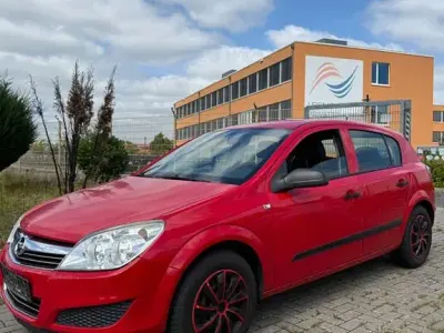 Gebraucht Opel Astra Selection 90 PS (66 kW) 2009 Rot Limousine