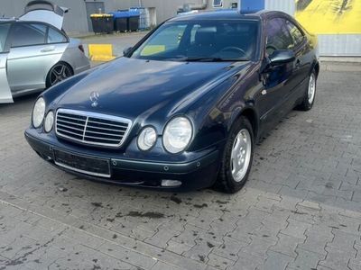 gebraucht Mercedes CLK200 SPORT AHK abnehmbar~PDC~8-Fach bereift