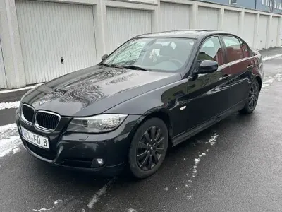 Gebraucht BMW 318 143 PS (105 kW) 2011 Schwarz Limousine