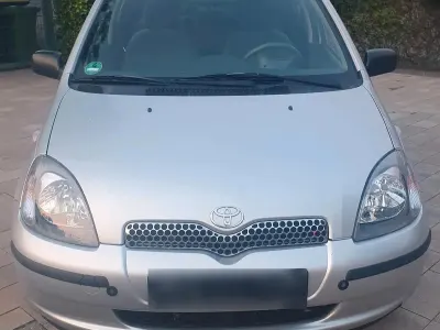 Gebraucht Toyota Yaris 68 PS (50 kW) 2000 Silber Kleinwagen
