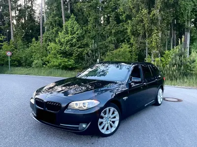 Gebraucht BMW 525 Sport Line 218 PS (160 kW) 2012 Grau Limousine