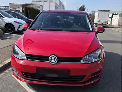 Gebraucht VW Golf VII 85 PS (62 kW) 2016 Rot Limousine