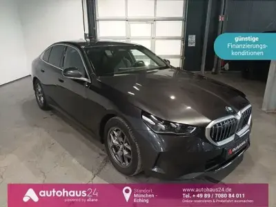 Gebraucht BMW 540 Sport Line 303 PS (222 kW) 2025 Grau Limousine