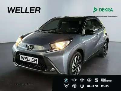 Gebraucht Toyota Aygo 72 PS (52 kW) 2025 Celestite grey / schwarz (grau) Kleinwagen