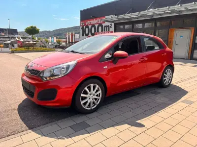 Gebraucht Kia Rio Attract 86 PS (63 kW) 2011 Rot Limousine