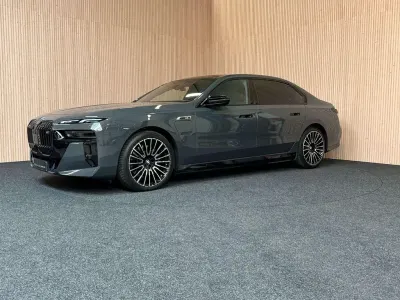 Gebraucht BMW 760 M Performance 571 PS (419 kW) 2025 Grau Limousine