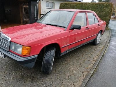 Gebraucht Mercedes 190 72 PS (52 kW) 1987 Rot Limousine