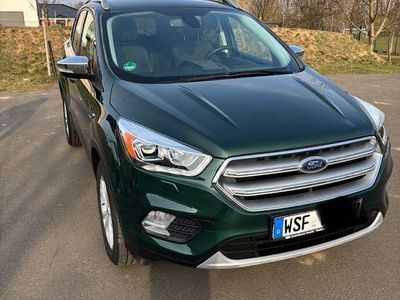 Gebraucht Ford Kuga Titanium 150 PS (110 kW) 2017 Grün SUV