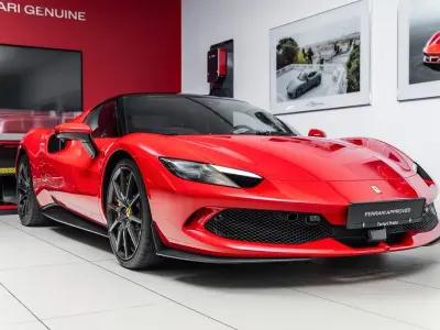 Gebraucht Ferrari 296 830 PS (610 kW) 2023 Rot