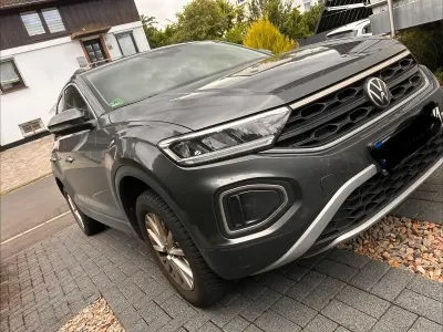 Gebraucht VW T-Roc Life 110 PS (80 kW) 2023 Grau SUV