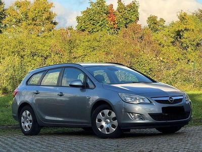 Gebraucht Opel Astra Edition 110 PS (80 kW) 2011 Grau Kombi