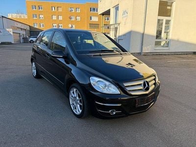 Schwarz Gebraucht 2011 Mercedes B180 Van / Kleinbus | 5.440 € (Guter Preis)