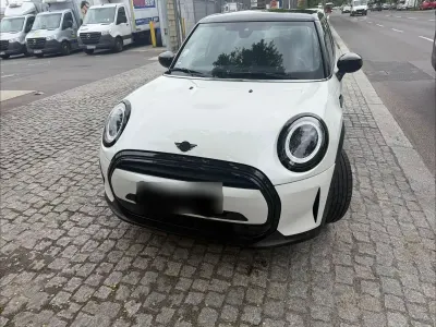 Używany Mini Cooper Classic 136 KM (100 kW) 2023 Biały Hatchback