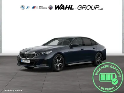 Neu BMW 530e M Sport 299 PS (219 kW) 2026 M carbonschwarz metallic Limousine