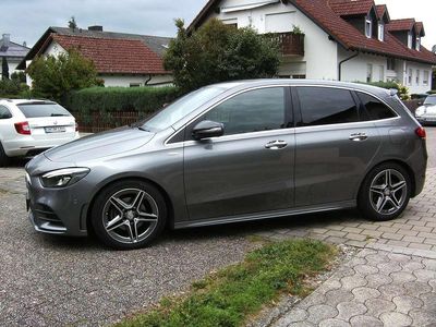 Gebraucht Mercedes B200 AMG line 163 PS (119 kW) 2019 Grau Van / Kleinbus