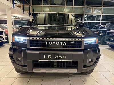 Neu Toyota Land Cruiser Cool 205 PS (150 kW) 2025 218 tiefschwarz mica SUV