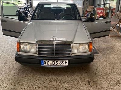 Silber Gebraucht 1989 Mercedes 300 Limousine | 14.500 €