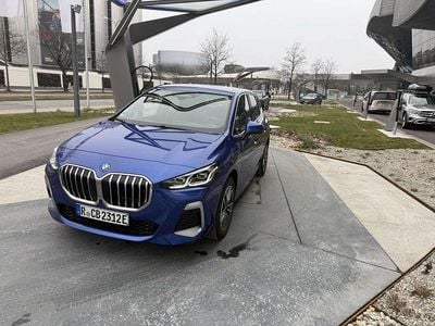 Gebraucht BMW 225 Active Tourer Luxury Line 245 PS (180 kW) 2022 Blau Van / Kleinbus