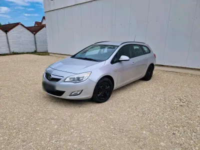 Gebraucht Opel Astra 103 PS (75 kW) 2011 Silber Kombi