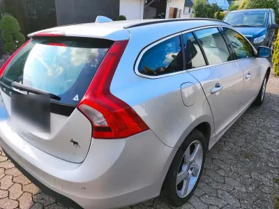 Gebraucht Volvo V60 163 PS (119 kW) 2012 Silber Kombi