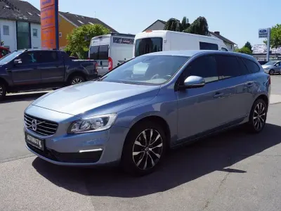 Używany Volvo V60 Linje Svart 152 KM (111 kW) 2018 Niebieski Kombi