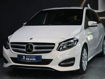 Gebraucht Mercedes B180 Urban 122 PS (89 kW) 2017 Weiß Kleinwagen