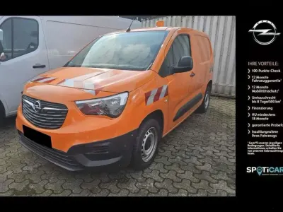 Gebraucht Opel Combo Edition 110 PS (80 kW) 2021 White jade / folie orange Van / Kleinbus