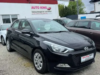 Gebraucht Hyundai i20 Pure 84 PS (61 kW) 2018 Schwarz Kleinwagen