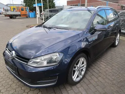 Gebraucht VW Golf VII LOUNGE 125 PS (91 kW) 2015 Night blue metallic Kombi