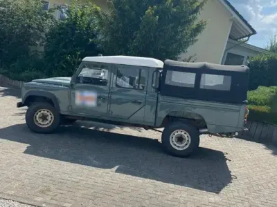 Gebraucht Land Rover Defender 122 PS (89 kW) 2010 Grün Pickup