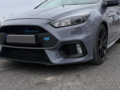 Grau Gebraucht 2017 Ford Focus RS Limousine | 33.490 €